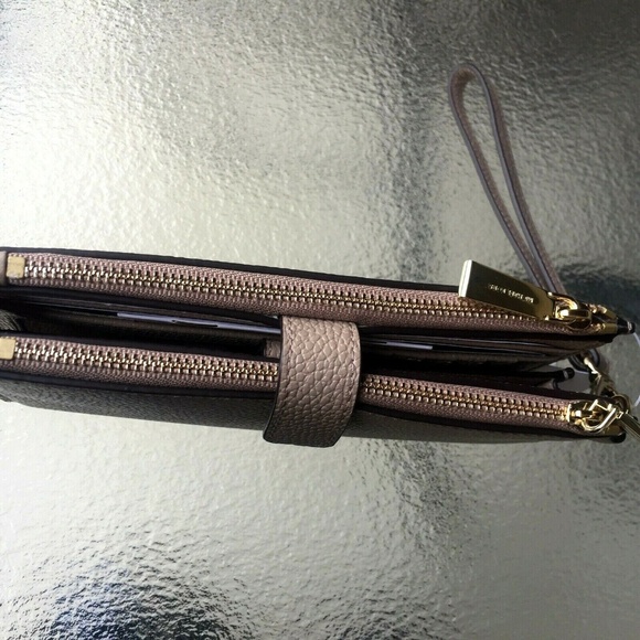 Michael Kors beige leather double zipper wristlet - Picture 3 of 7